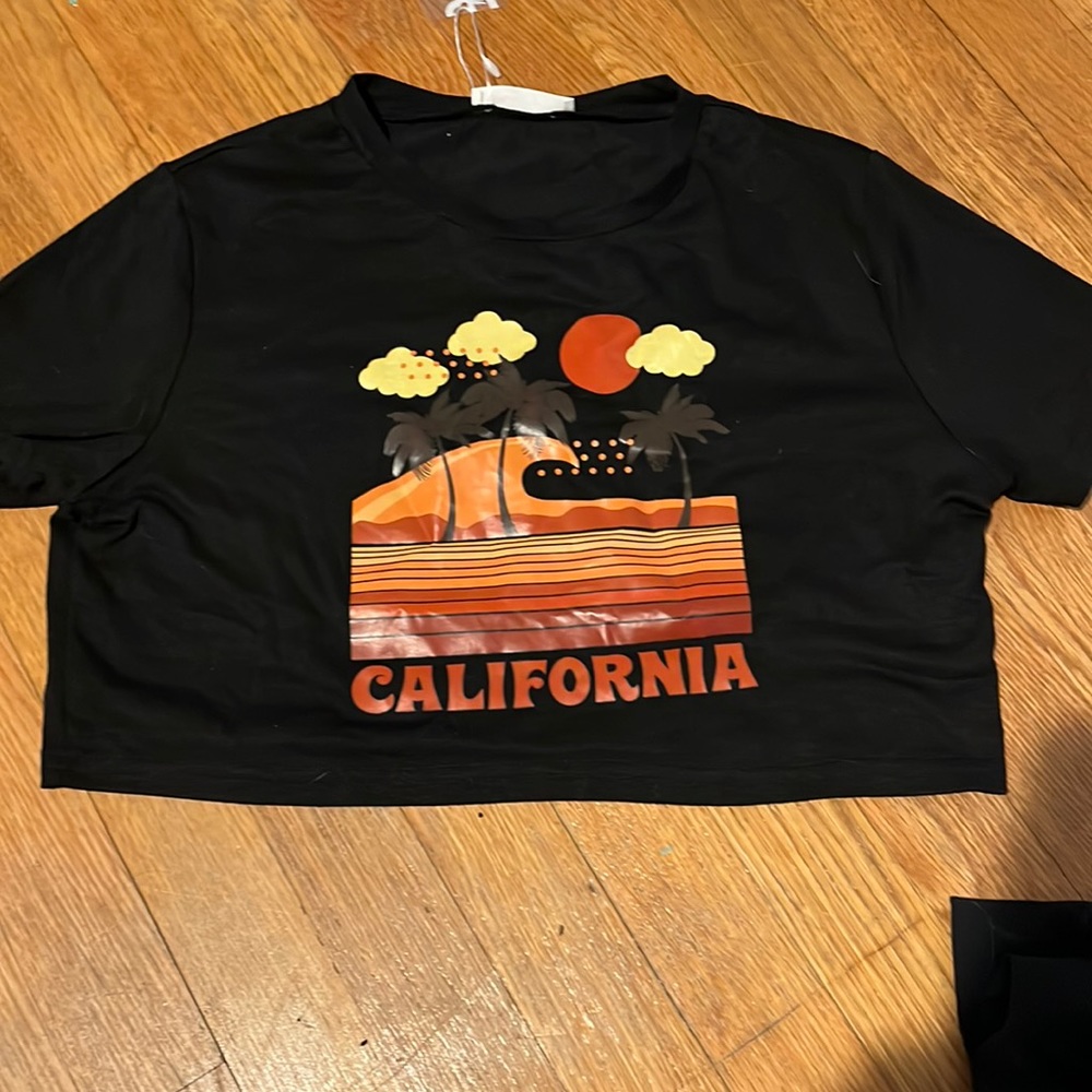Cropped black California T